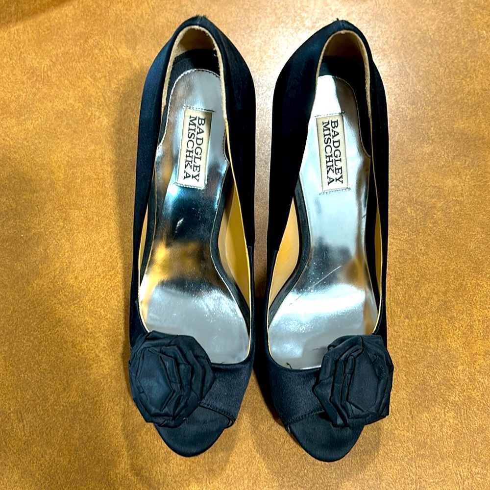 The shoe is just perfect! Very comfortable to wear very stylish and chic.